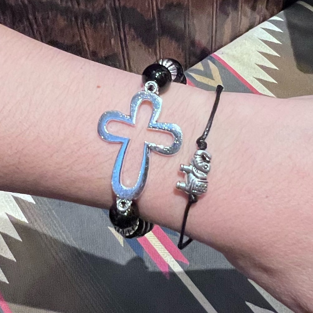 Beautiful handmade black onyx stone stretchy bracelet